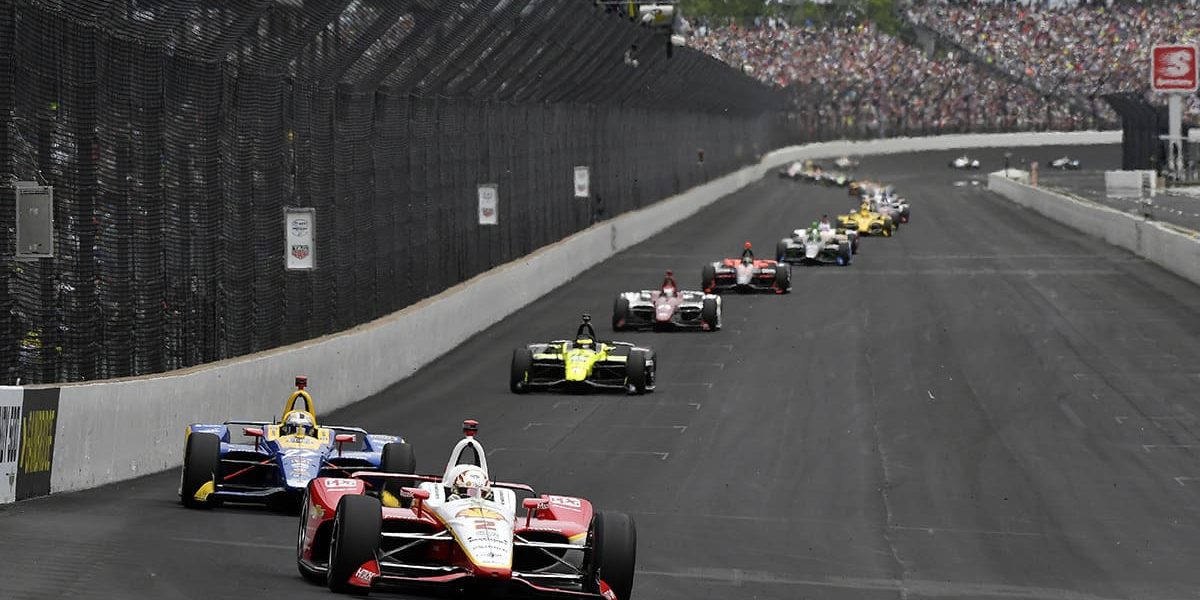How are IndyCar points awarded?