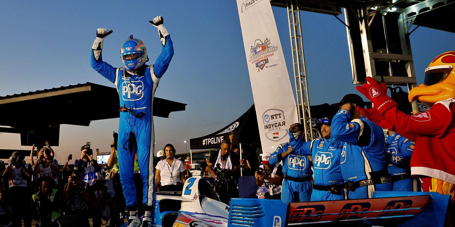 Josef Newgarden Wins in Exciting Fashion At World Wide Technology Raceway